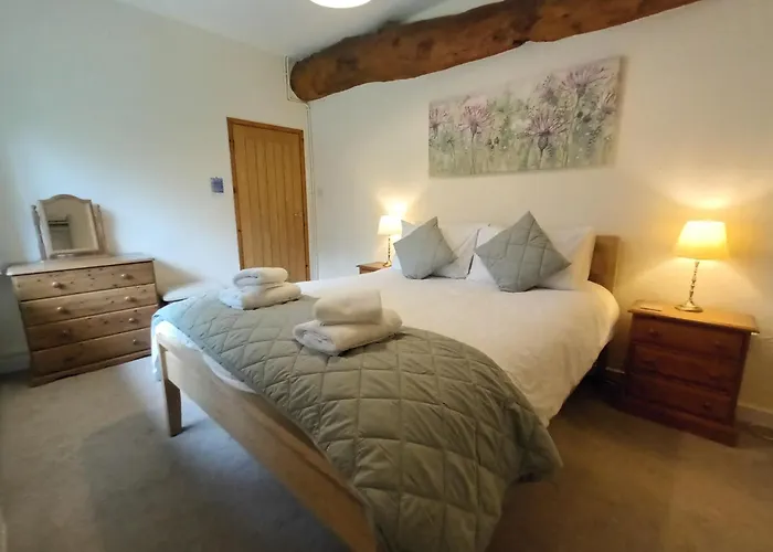 Farm Stay With Six Cottages And Animal Experiences, 30 Minutes To Exmoor & Beaches, Pet Friendly, Seasonal Outdoor Heated Pool, Games Barn, Fast Wifi And Parking