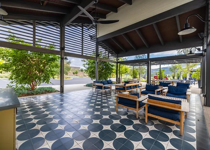 # Marbella Lane - Stylish Dream Home In Rmv With Pool