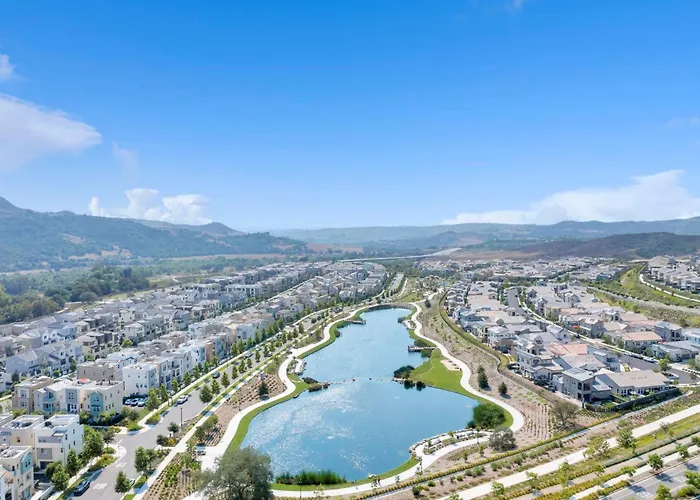 # Marbella Lane - Stylish Dream Home In Rmv With Pool