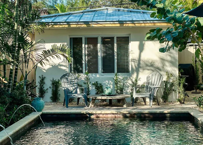 Charming Studio W Pool One Mile To Beach Pets Welcome