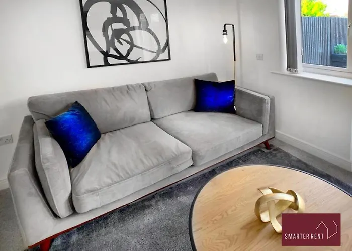 High Wycombe - Garden Parking 2Bed