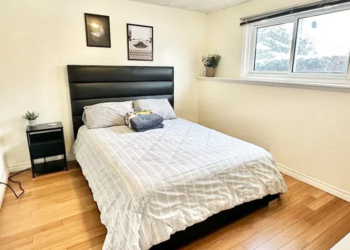 Cozy & Private Full Floor At Minnow Lake