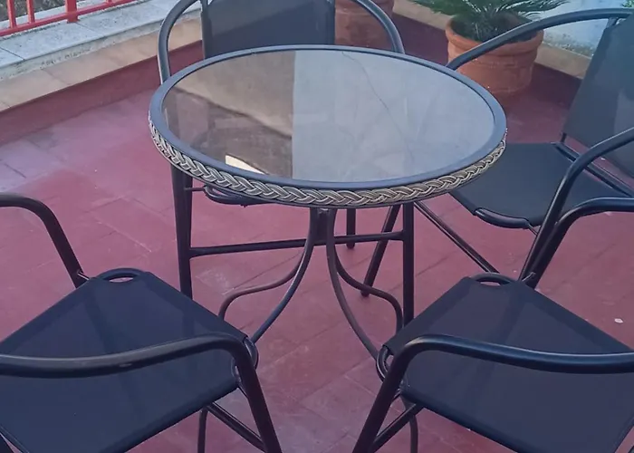 Luxury Apartment 50M From The Beach!
