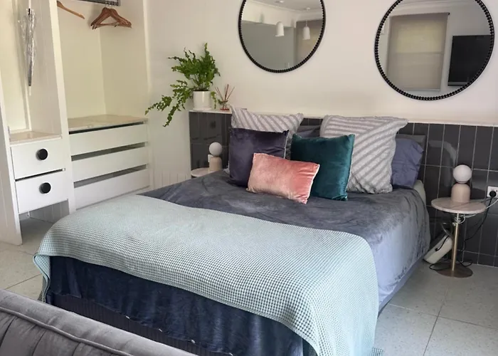 Mediterranean Studio & Garden View Private Pet Friendly