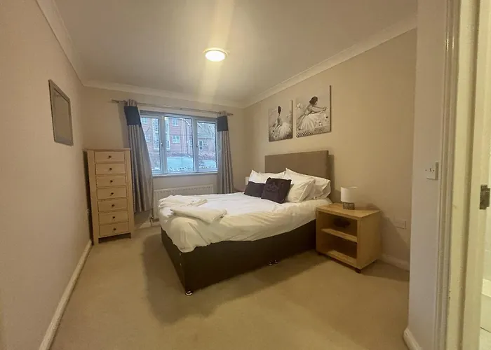 Bracknell Spacious Two Bedroom Apartment