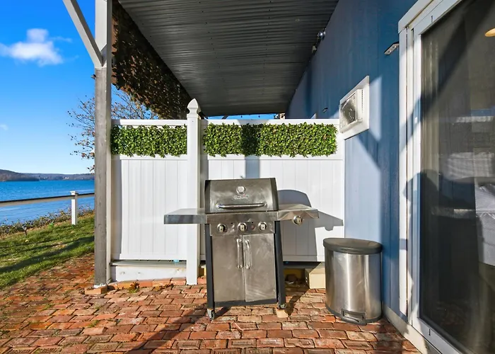 Waterfront Walk Out With Private Terrace