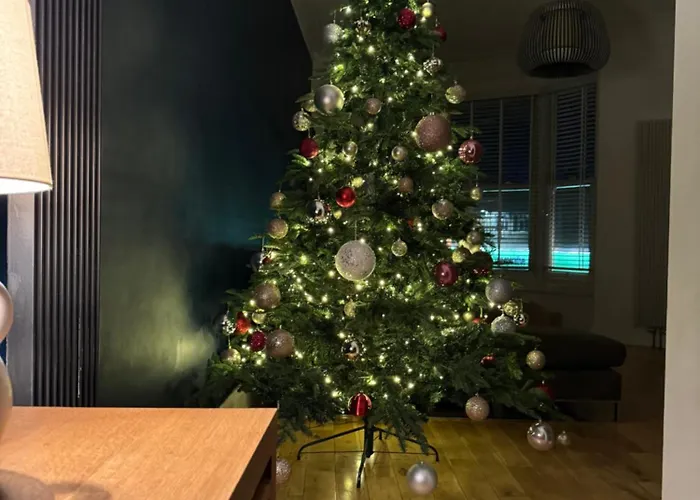 The Clock Tower Apartment: Modern 2-Bed with Free Parking in Southsea