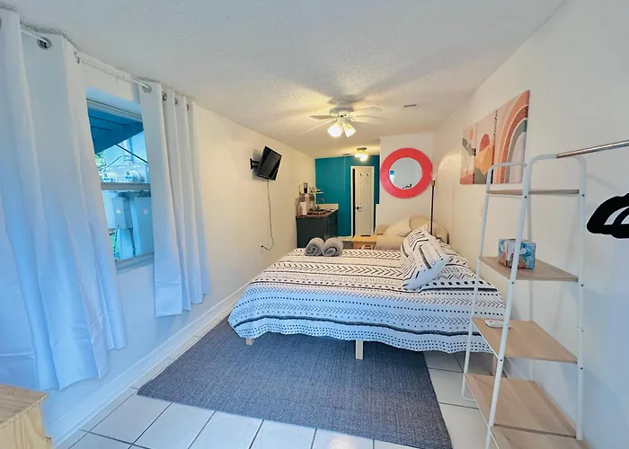 Salthaus West Palm Beach - New Saltwater Pool & Spa!