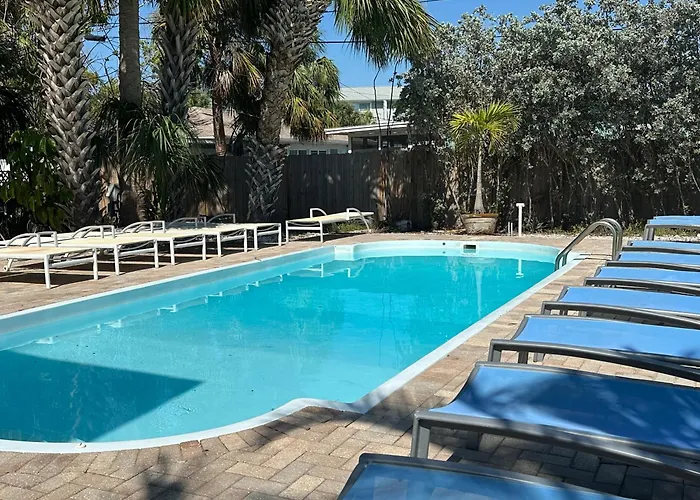 2Bd 1Ba Sunview 5 2Mins To Beachpool!
