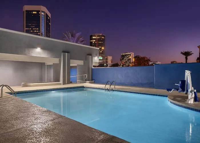 Holiday Inn Express & Suites Phoenix - Midtown, An Ihg Hotel