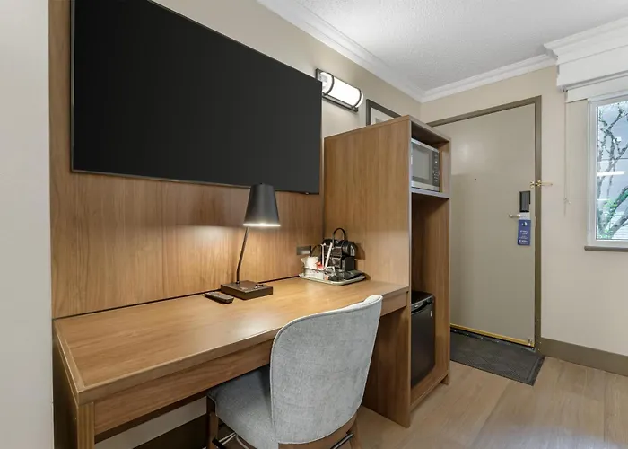 Best Western Plus Burnaby Hotel
