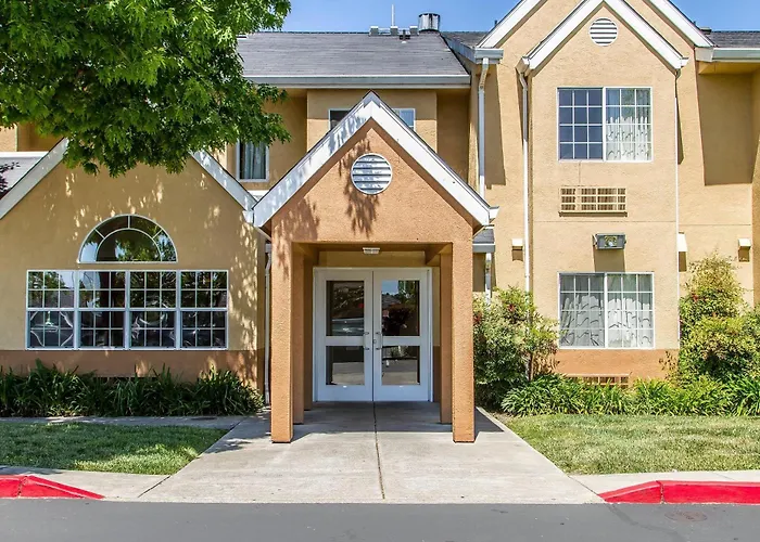 Econo Lodge Inn&Suites Santa Rosa South