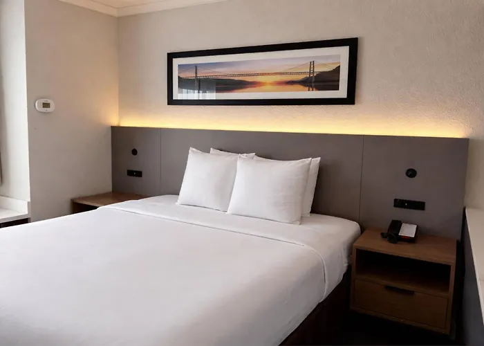 Econo Lodge Inn&Suites Santa Rosa South