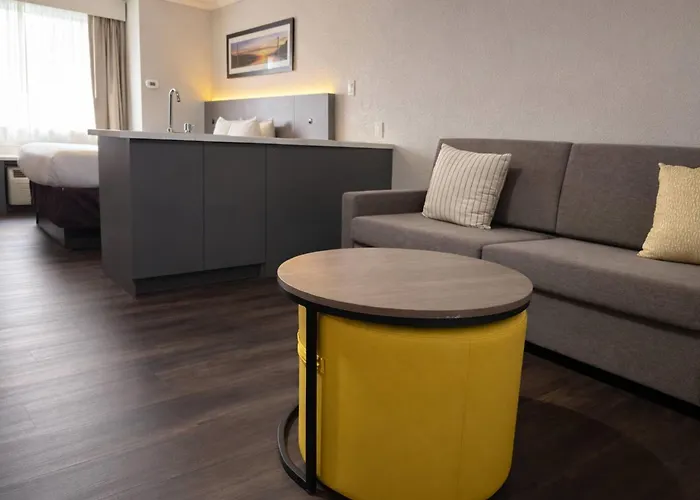 Econo Lodge Inn & Suites Santa Rosa South