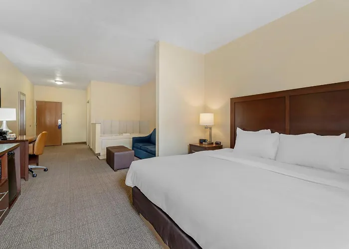 Comfort Suites Lake Geneva East