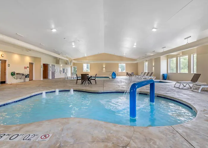 Comfort Suites Lake Geneva East