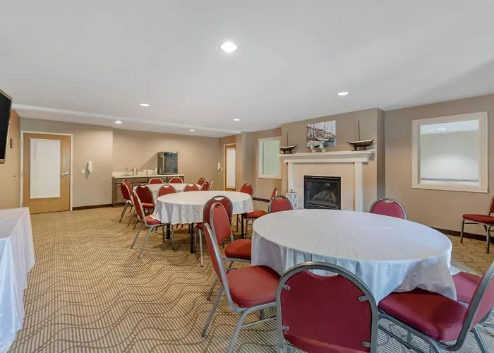 Comfort Suites Lake Geneva East