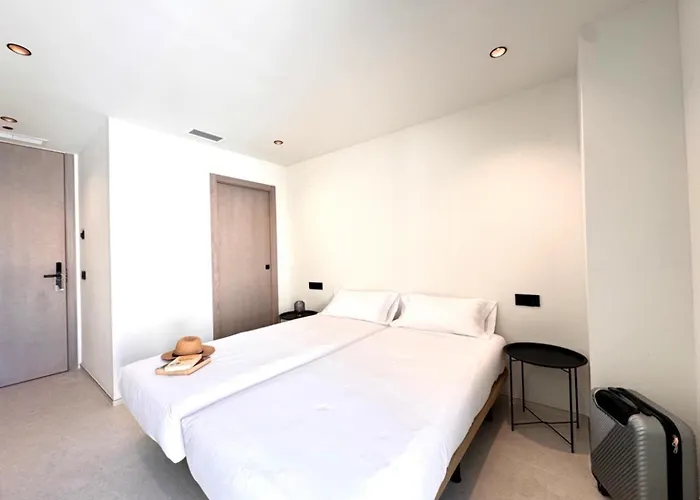 Hugo Beach Hotel & Apartments