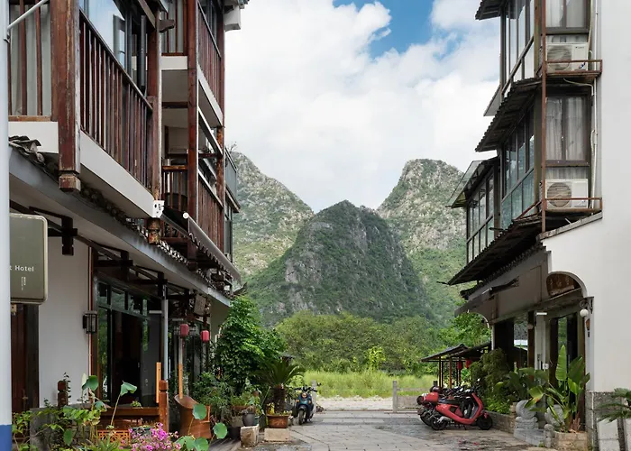 Guilin Qingshanshe Hotel -Free Pick Up Train Station Stay Two Nights