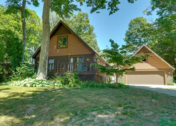 1 Mi To Tunnel Park: Holland Home W/ Fire Pit