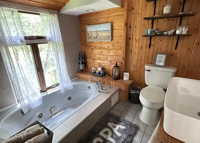 Peaceful Gateway To Island Creek Cottage