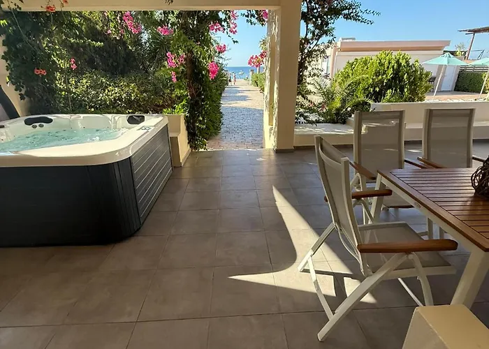Amaryllis Front Beach Hotel