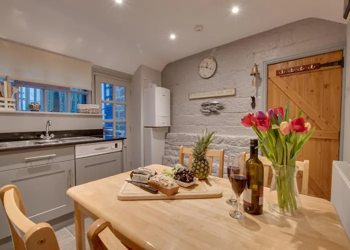 3 Bed In Whitby Oc-R045