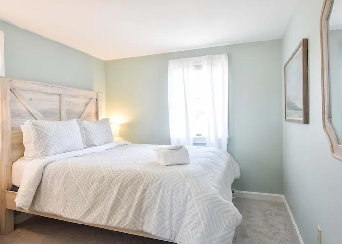 Beautiful Home Close To Ponds And Beach