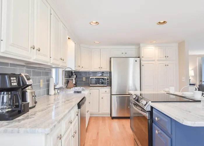 Beautiful Home Close To Ponds And Beach
