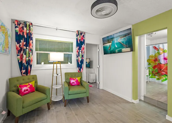Hibiscus Villa • 3 Mins To Beach • Pool • Bbq
