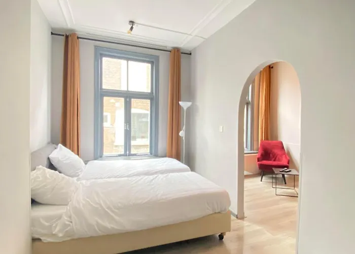 Hotel La Noire - Delft City Centre