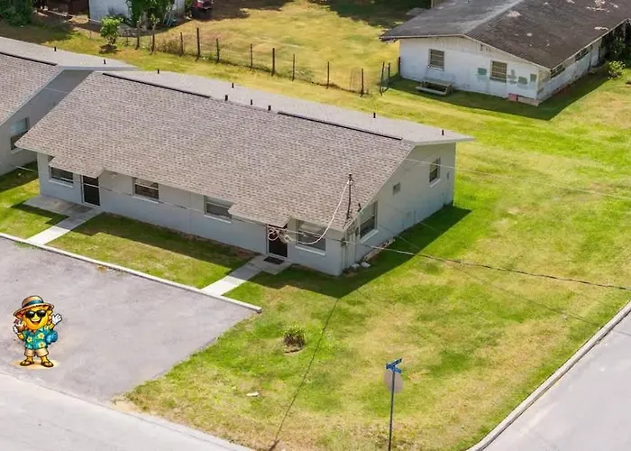 Cozy 2 Bedroom Home, Dade City!