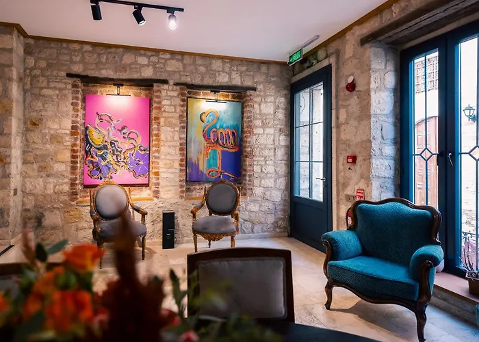 Atrium Suites