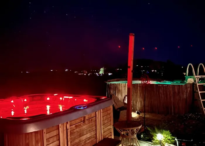 The Desert Shire Large Hottub,Large Pool,Stargazing Paradise