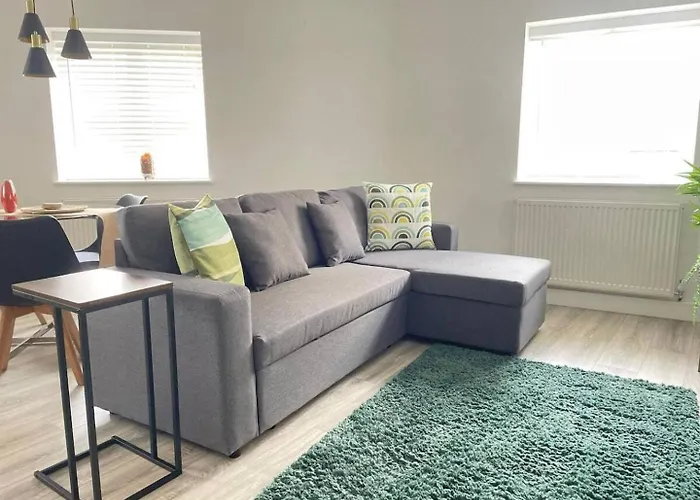 Exclusive 1 And 2 Bedroom Flats Only 0,5 Miles Aw