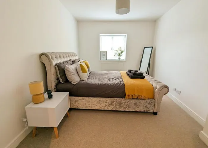 Exclusive 1 And 2 Bedroom Flats Only 0,5 Miles Aw