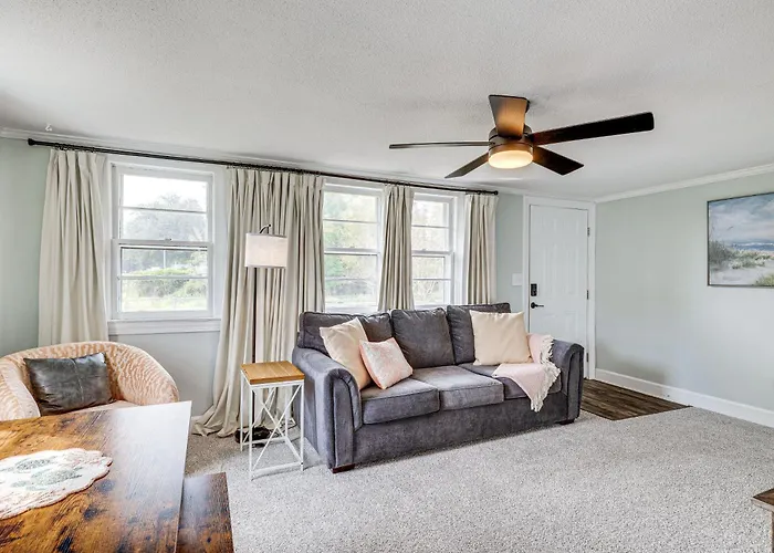7 Mi To Beach & Ocean! Morehead City Home