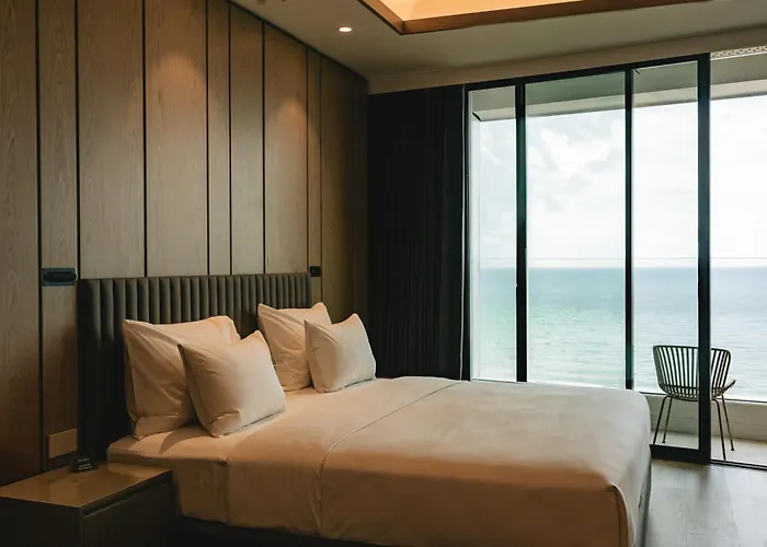 Almera Hotel