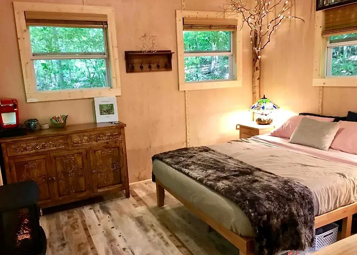 Glamping Tree House On An Impressive Property In Norwich, Connecticut