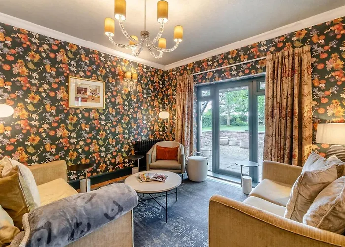 3 Bed In Thelwall Oc-C29954