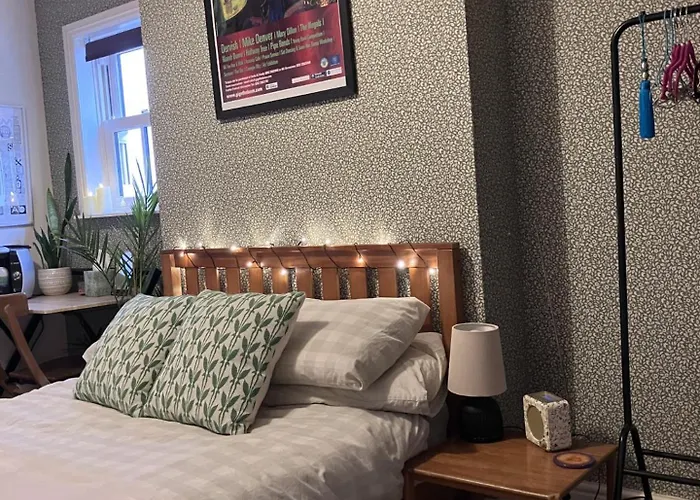 Ensuite Victorian Double, Excellent Transport Links