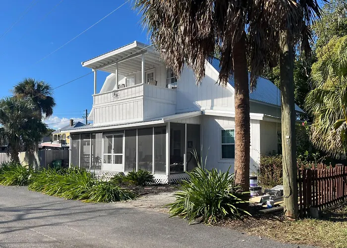 St. Marys Chic: Porch Living & Total Walkability!