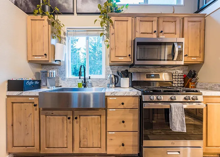 Elkcreek Inn Creekside Tiny Home