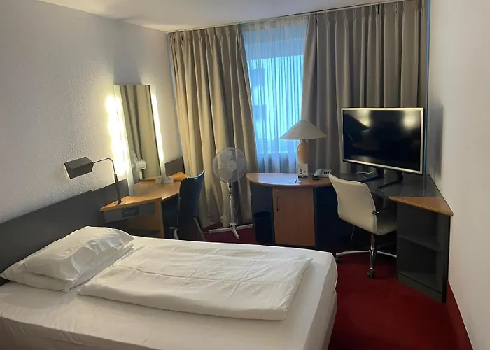 Roomie Hotel