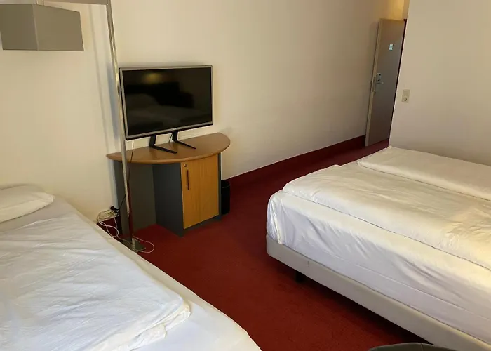 Roomie Hotel