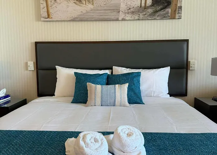 Privately Owned Hotel Room In Oaks Hotel