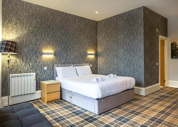 Crown Hotel & Bar