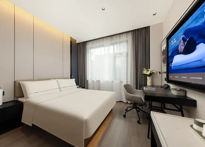Atour Hotel Urumqi Hongshan Park North Gate Metro Station