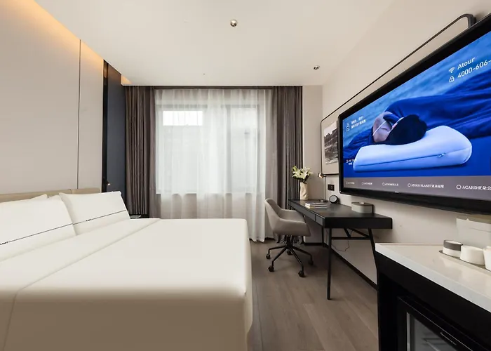 Atour Hotel Urumqi Hongshan Park North Gate Metro Station