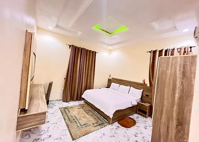 De New Dawn Hotel And Lounge